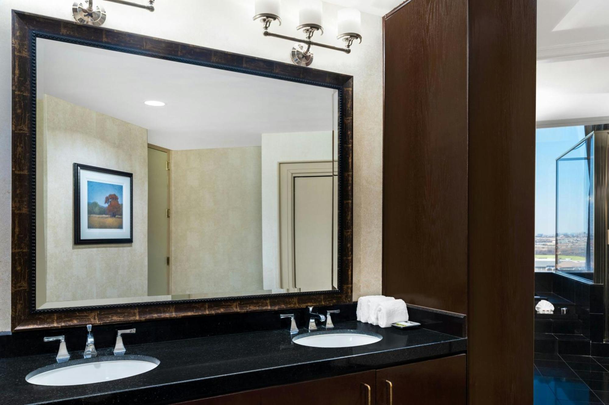 Renaissance Dallas North Hotel Farmers Branch Esterno foto